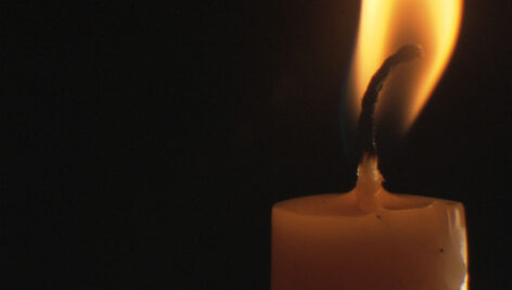مجموعه فوتیج ویدیویی کلوزاپ سوختن شمع