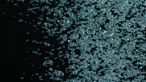 فوتیج اسلوموشن از حرکت حباب‌های آب